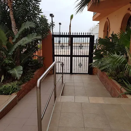 Ref 302 Front In Popular Riverina Appartement